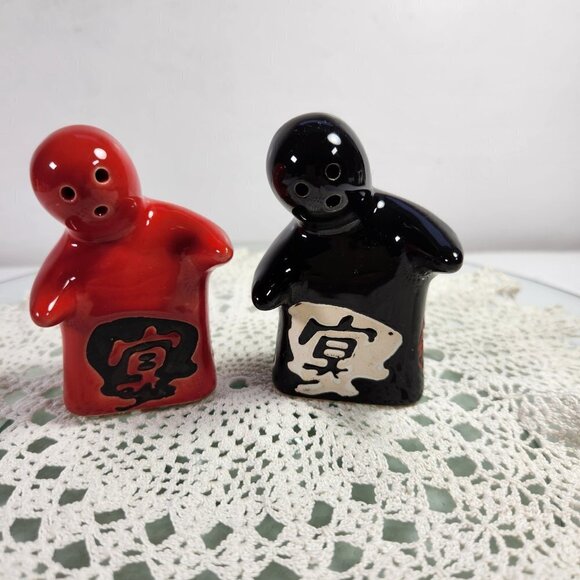 Hugging Ghost Salt and Pepper Shakers Red and Black Japanese Print - Picture 4 of 16